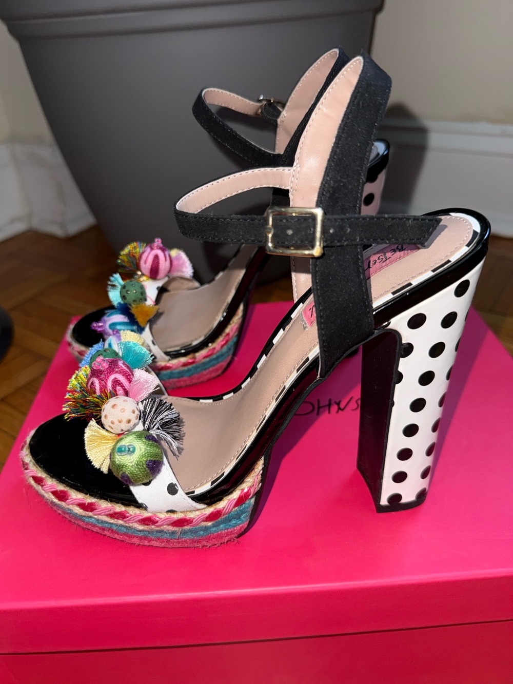 Betsey Johnson polka-dot platform Sandals with Multicolor Pom-Poms - Picture 2 of 7